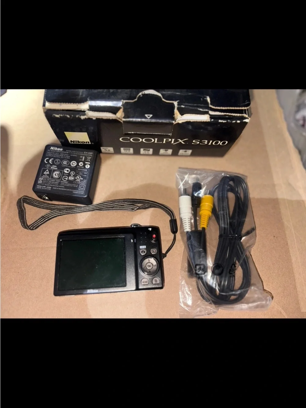 Nikon COOLPIX Compact Digital Camera in Silver with AV Cable